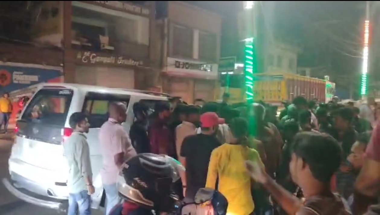 Patna : कंकड़बाग में तेज रफ्तार सफारी ने चार को मारी टक्कर