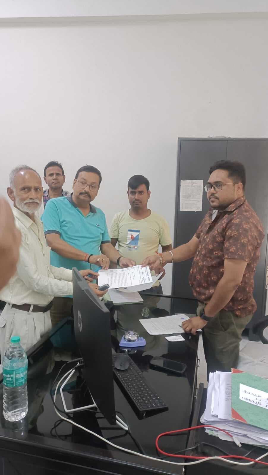 विभिन्न मांगों को लेकर नगर विकास समिति के सदस्यों ने सौंपा ज्ञापन