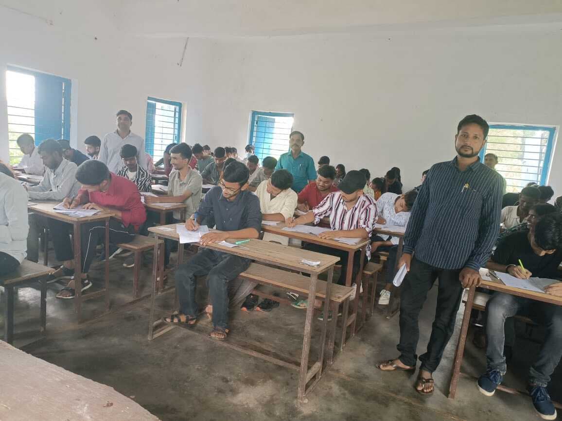 सेमेस्टर टू की परीक्षा में 1745 परीक्षार्थियों ने लिया भाग