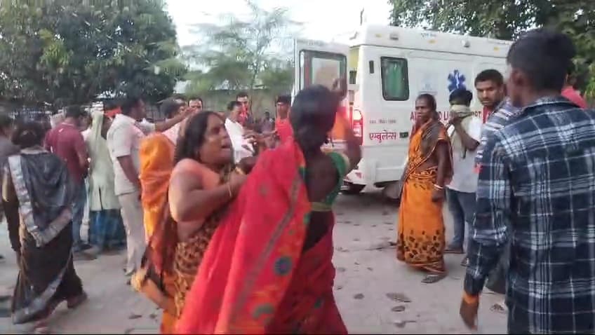 टोटो से टक्कर में बाइक सवार युवक की मौत, अन्य की हालत नाजुक