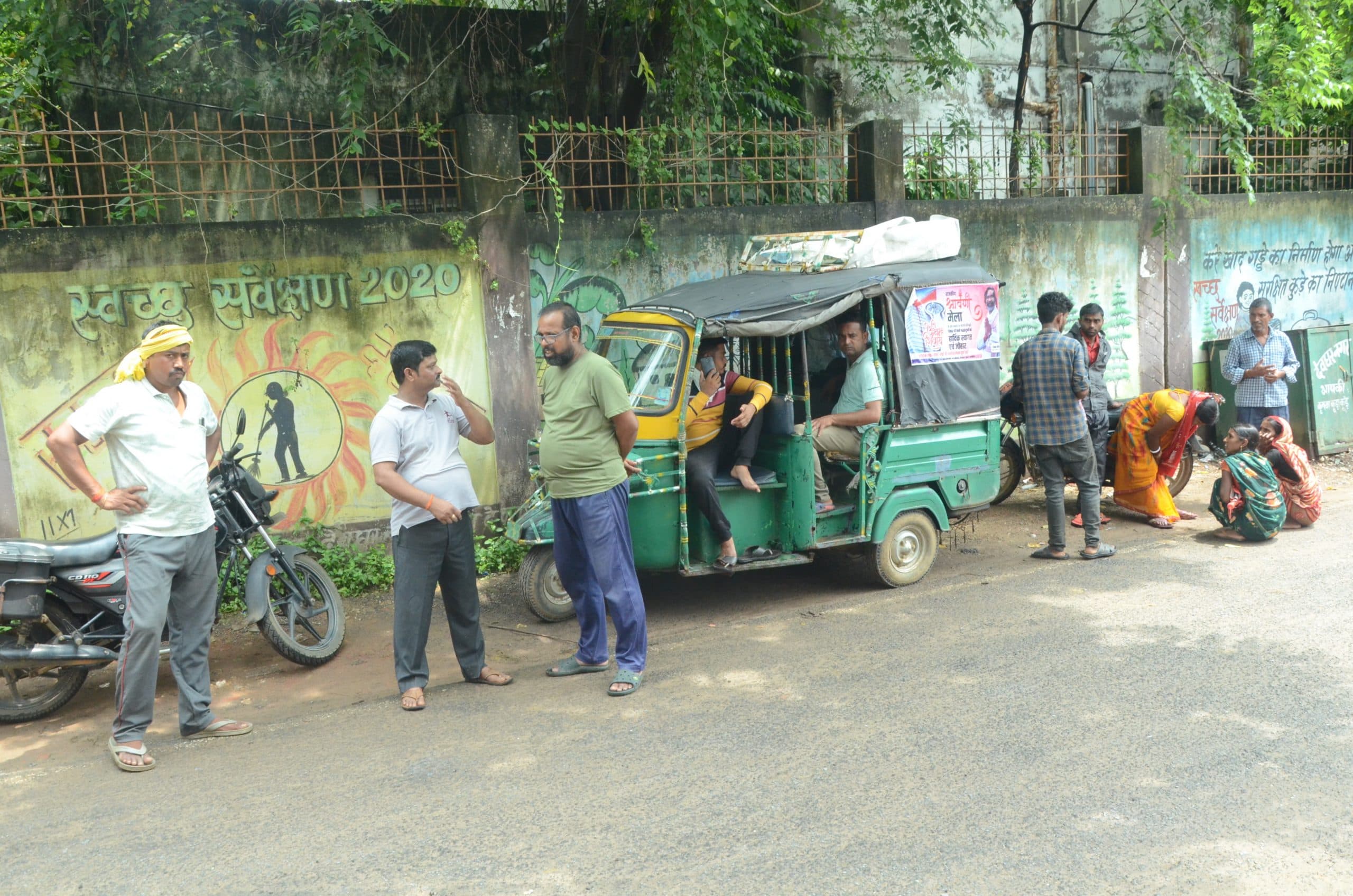 दो बाइकों की टक्कर में एक युवक की मौत, दो घायल