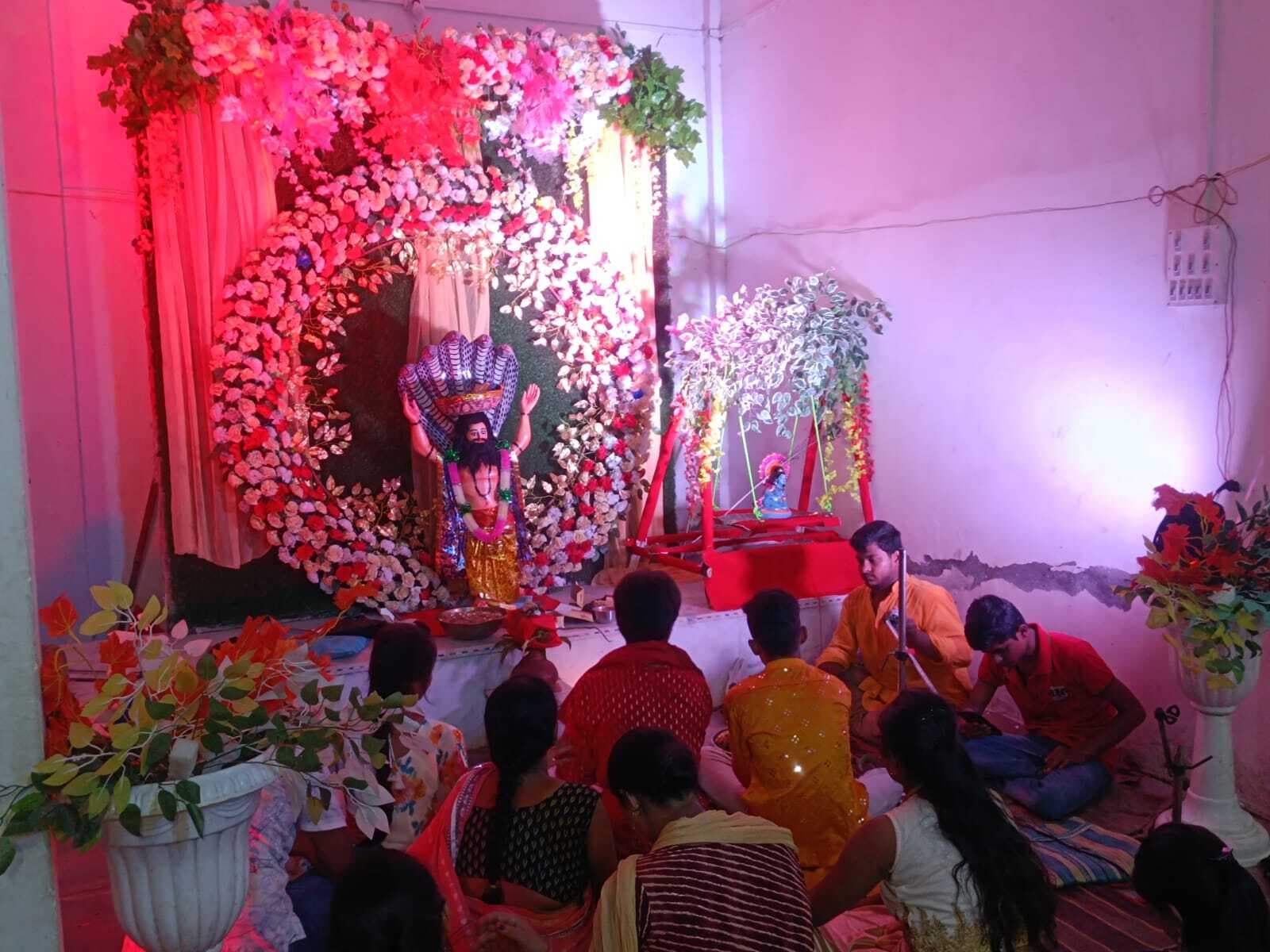 नंद के आंनद भयो जय कन्हैया लाल की.. जन्माष्टमी पर कृष्ण भक्ति में डूबे दिखे श्रद्धालु