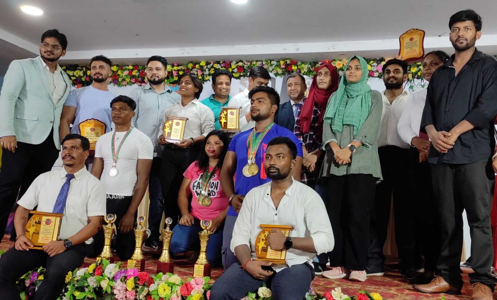 Powerlifting: पावरलिफ्टिंग में अब्दुल्लाह स्ट्रांग मैन और आरती बनी स्ट्रांग वीमेन