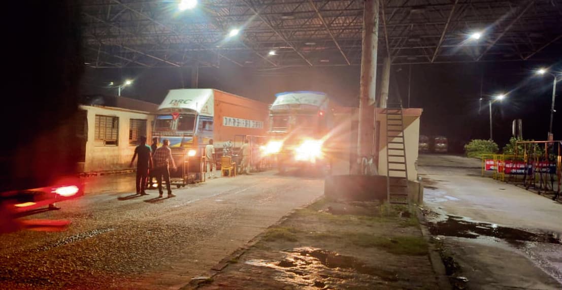 बलथरी चेकपोस्ट पर विभाग की सेटिंग पर चल रहा है अवैध इंट्री का खेल