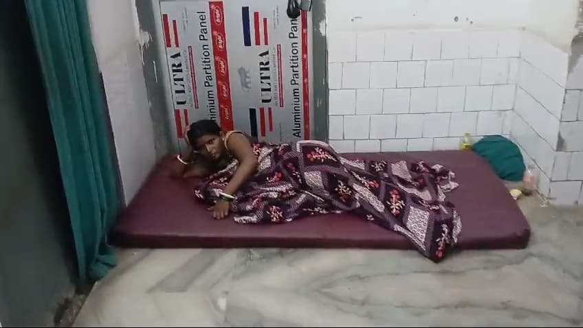 मानवता शर्मसार: प्रसूता को फर्श पर लिटाकर कराया प्रसव, एएनएम पर दुर्व्यवहार का आरोप