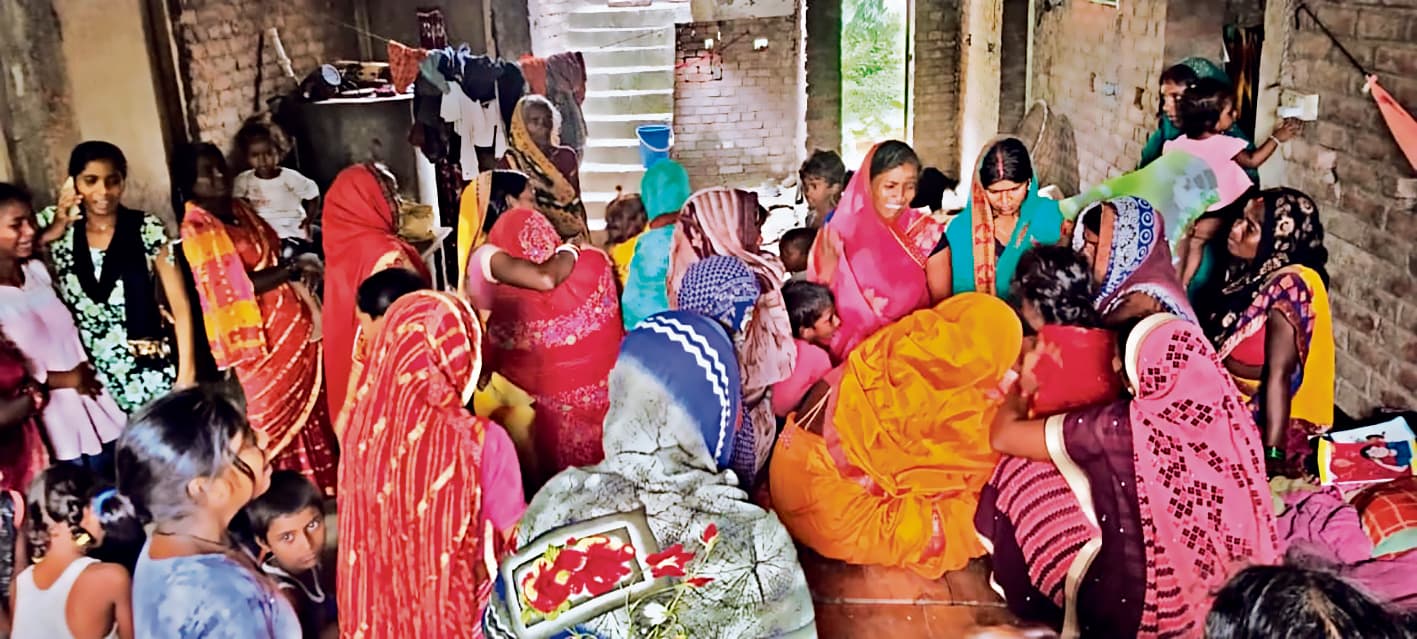 दिल्ली से घर लौट रहे राजमिस्त्री की ट्रेन से कटकर मौत, हादसे के बाद मचा कोहराम