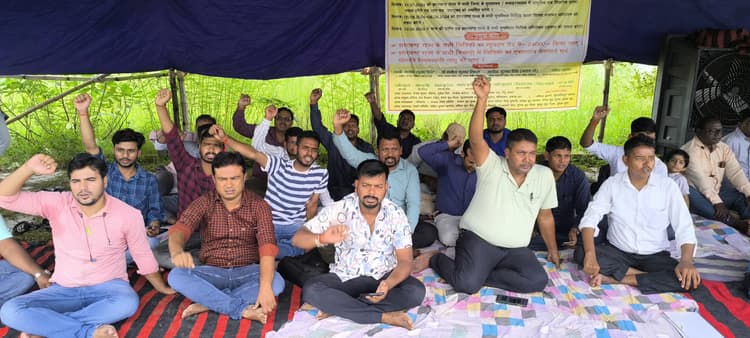 16वें दिन भी जारी रहा झारखंड राज्य मुफस्सिल लिपिक मोर्चा का हड़ताल