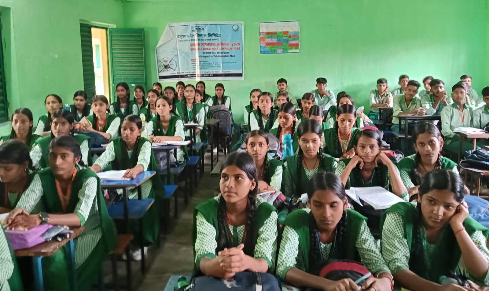 छात्र-छात्राओं को पढ़ाया गया ईमानदारी का पाठ