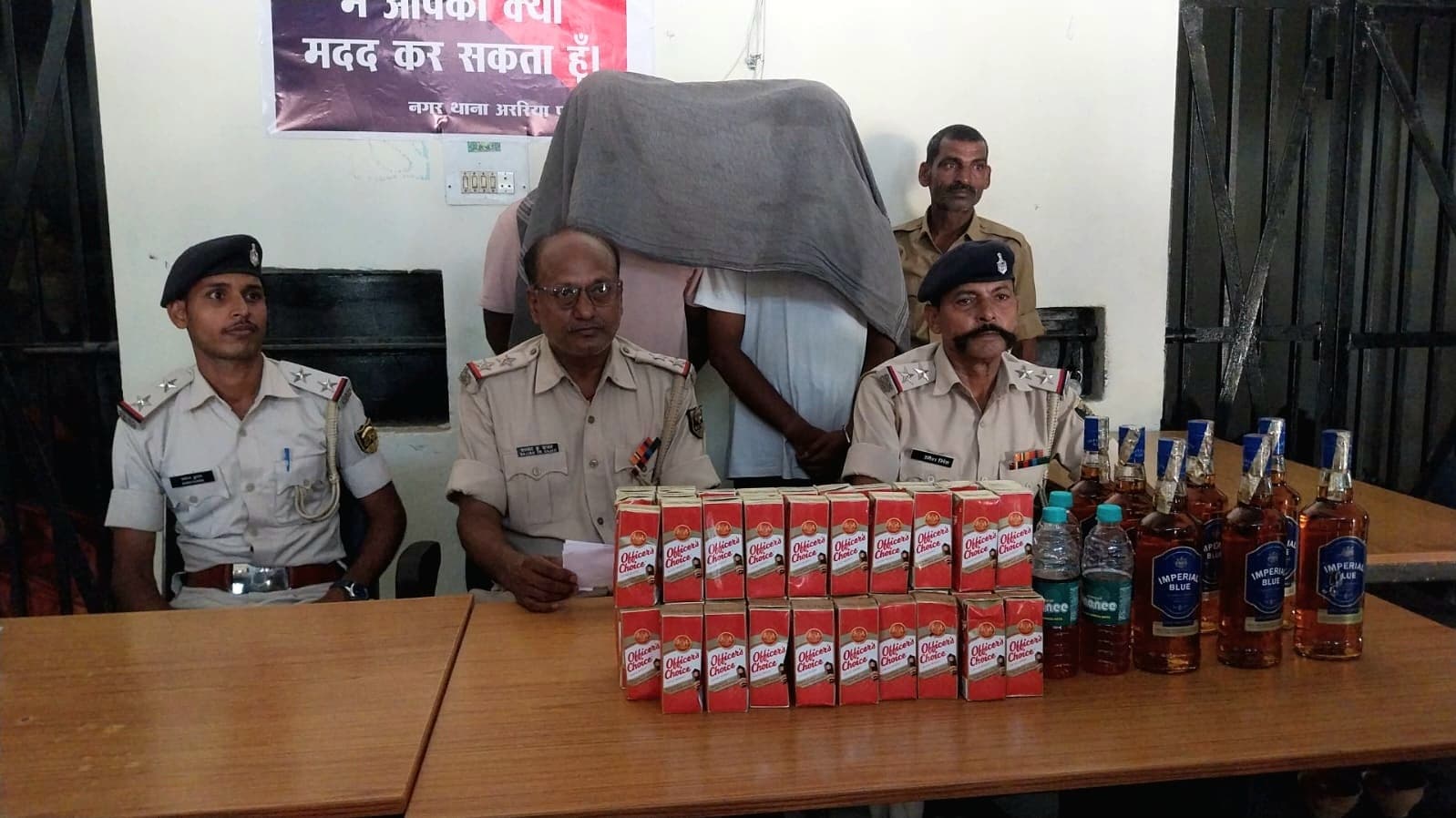 18 लीटर विदेशी शराब के साथ दो तस्कर भाई गिरफ्तार