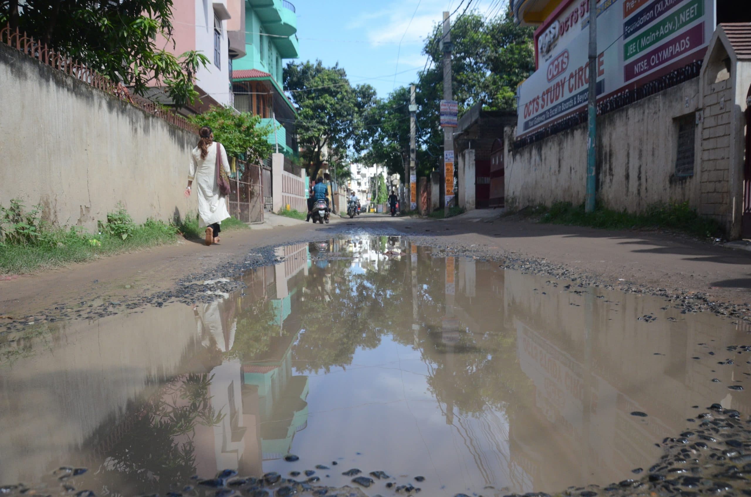 52 लाख का एस्टीमेट बने छह माह बीते, पर नहीं बनी सड़क