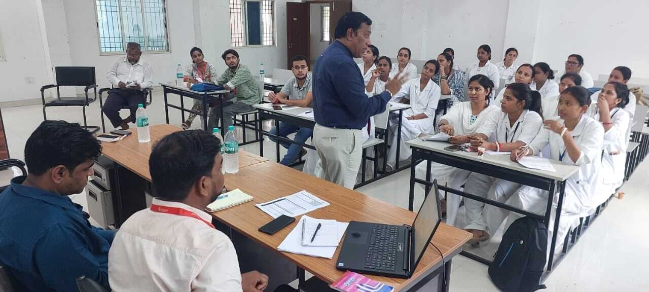 डाॅक्टरों व स्वास्थ्य कर्मियों को गुणवत्तापूर्ण चिकित्सा को लेकर मिला प्रशिक्षण