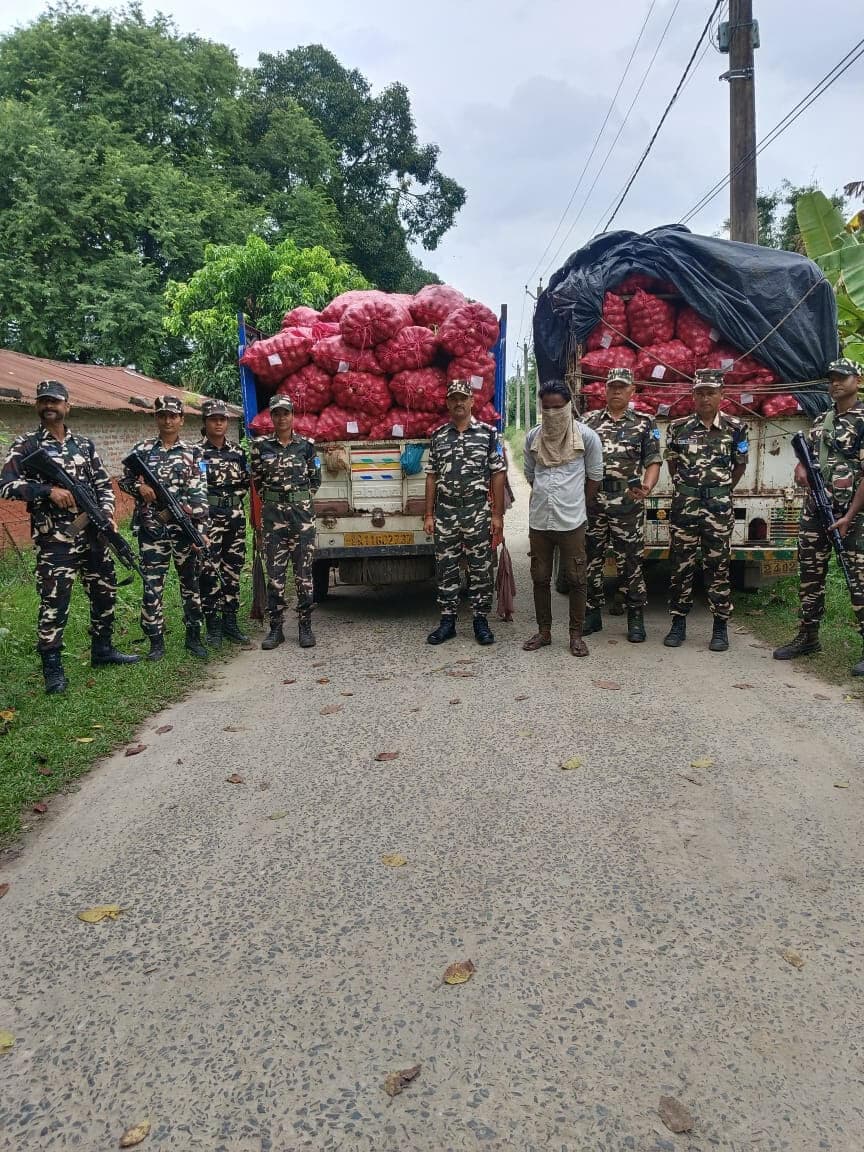 दो पिकअप पर लोड 147 बोरा प्याज जब्त