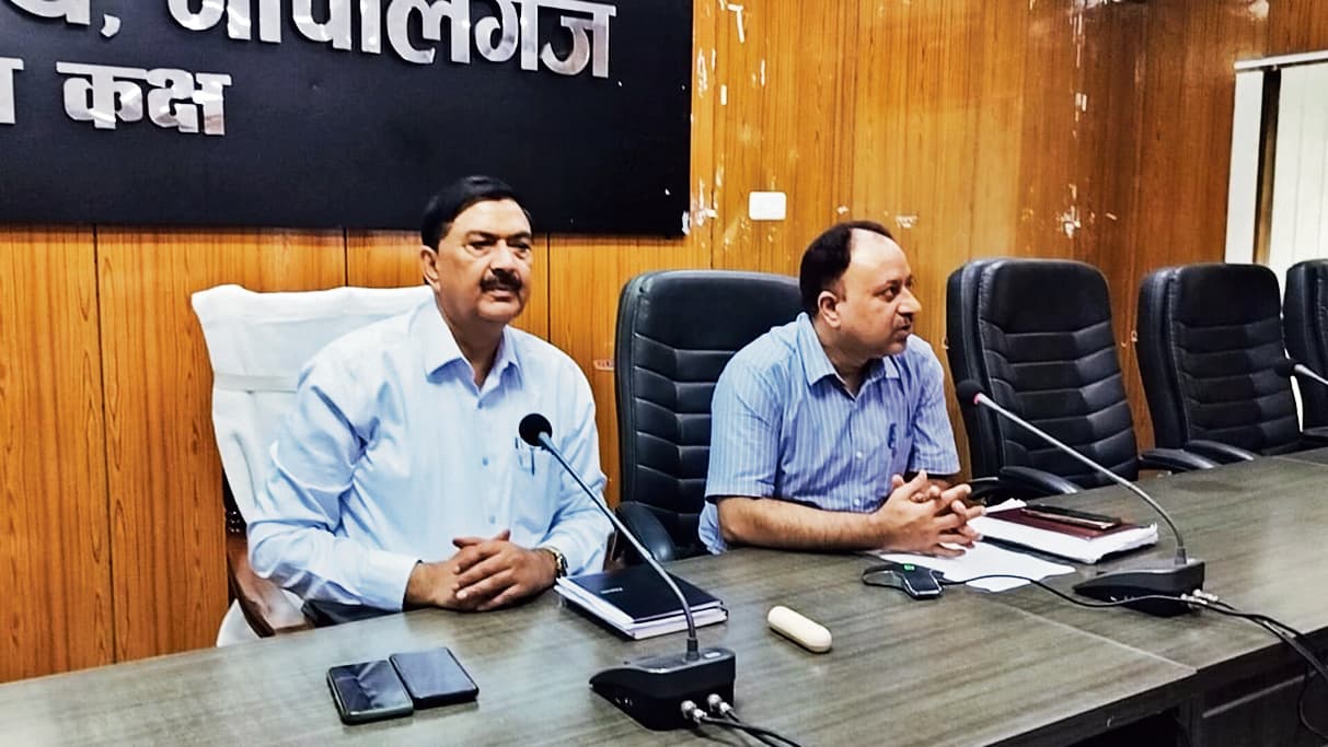 आपदा की स्थिति से निबटने में कोई कमी नहीं रहे : डीएम