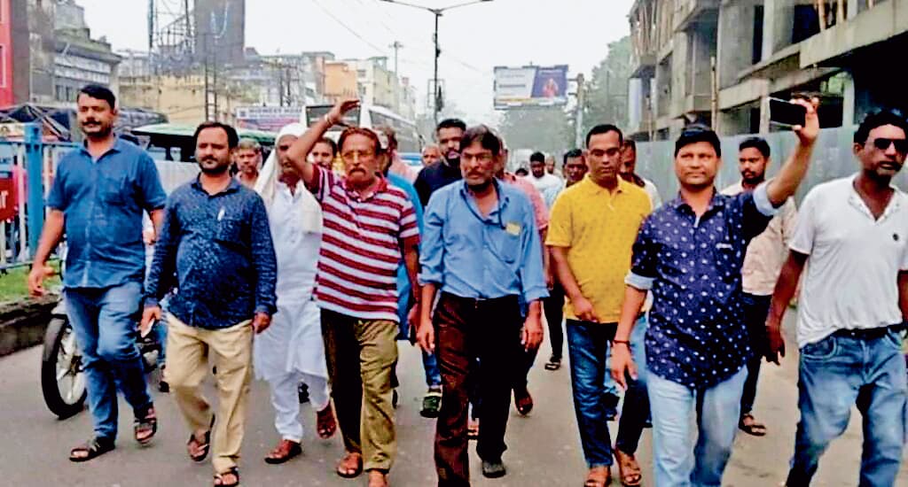 आइएनटीटीयूसी ने बंद के विरोध में निकाली रैली