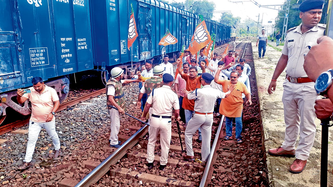 पुरुलिया में भाजपा के बंद का रहा मिला-जुला असर