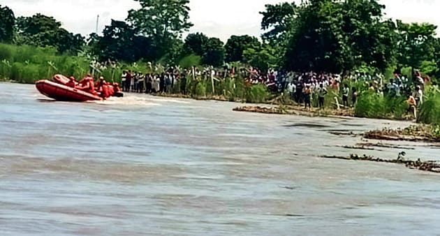 तीसरे दिन भी नहीं मिला गंडक नदी में लापता किशोरों का कोई सुराग