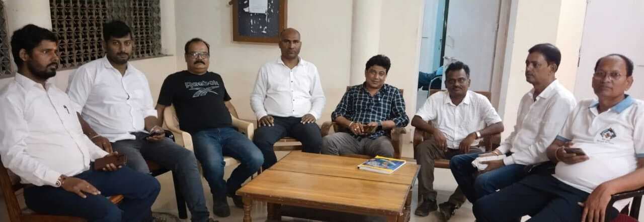 सम्मानजनक पदनाम पदनाम के लिए लंबे समय से संघर्ष कर रहे हैं डिप्लोमा इंजीनियर