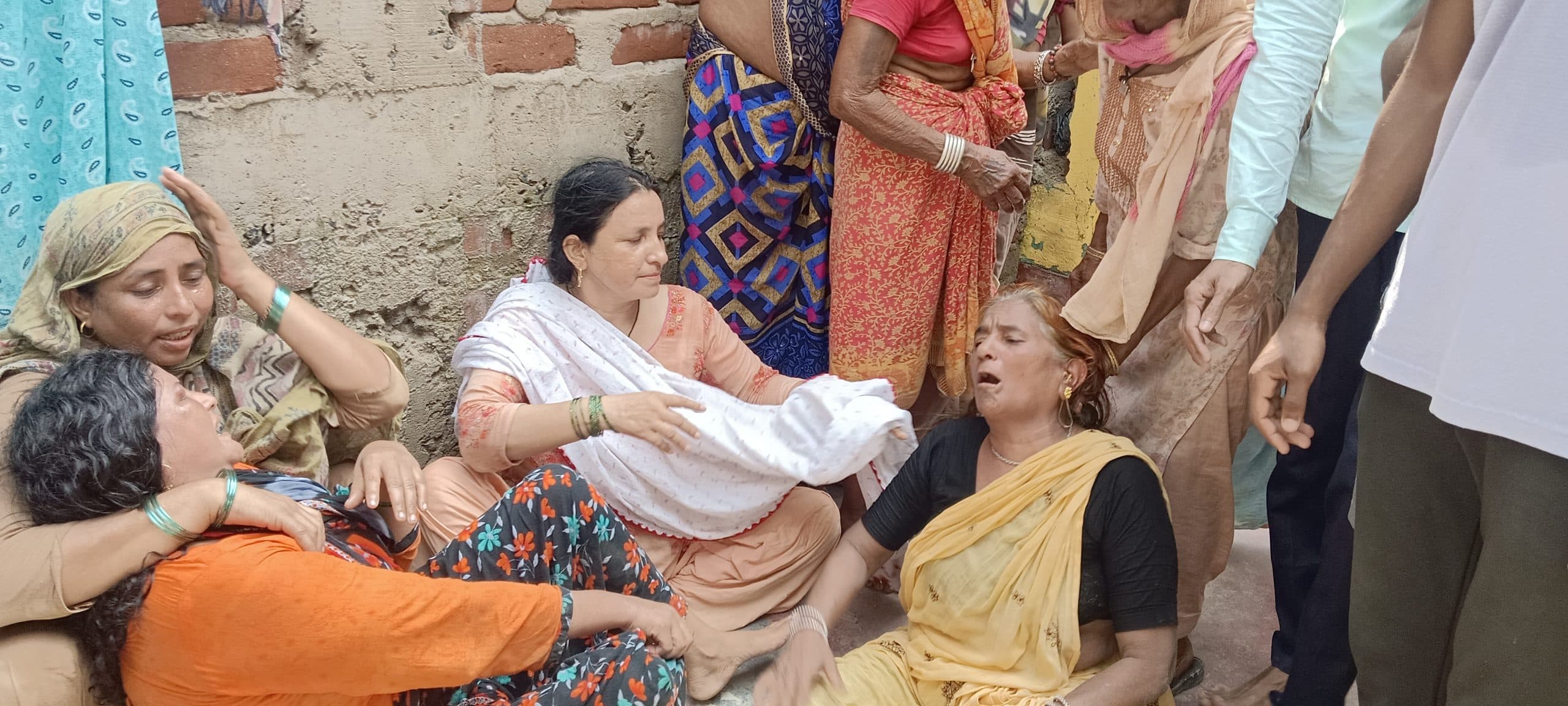 शौच के लिए गये तीन बालक डूबे, दो की मौत