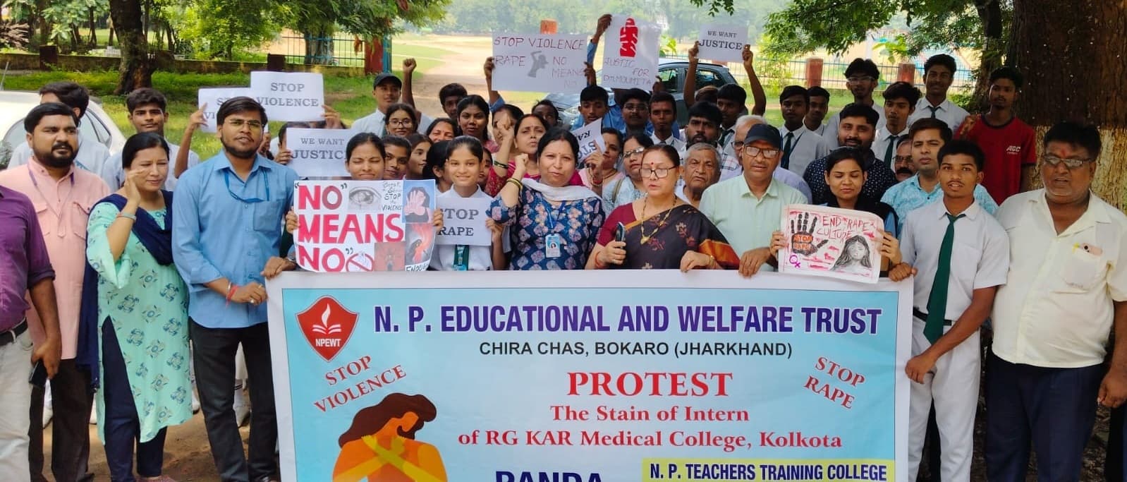 एनपी एजुकेशन वेलफेयर ट्रस्ट ने कोलकाता कांड के खिलाफ निकाला विरोध मार्च