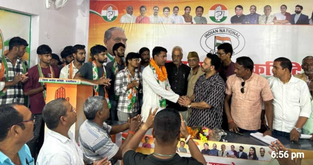 दो दर्जन से अधिक युवाओं ने ली कांग्रेस की सदस्यता