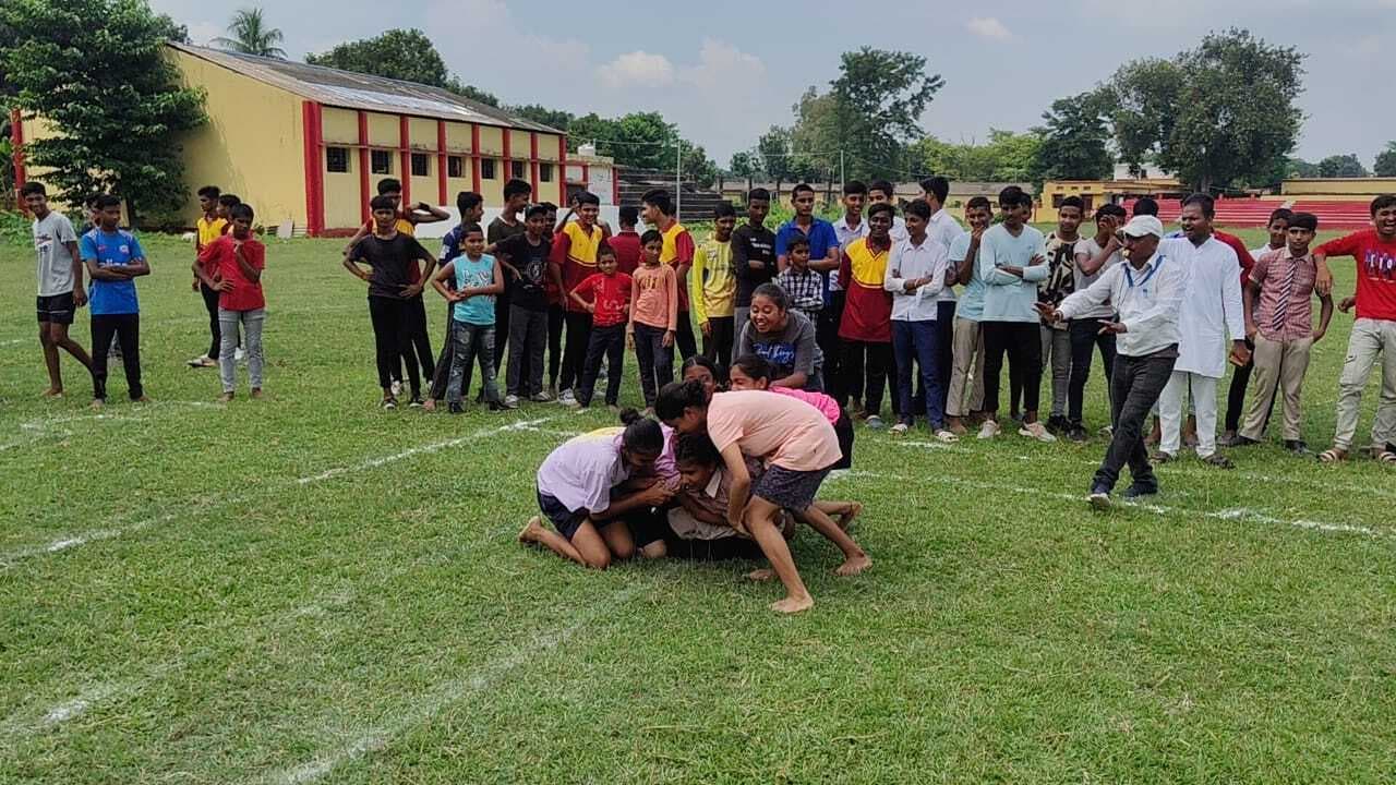 राष्ट्रीय खेल दिवस समारोह का आयोजन, विभिन्न स्कूलों के छात्र- छात्राओं ने लिया भाग