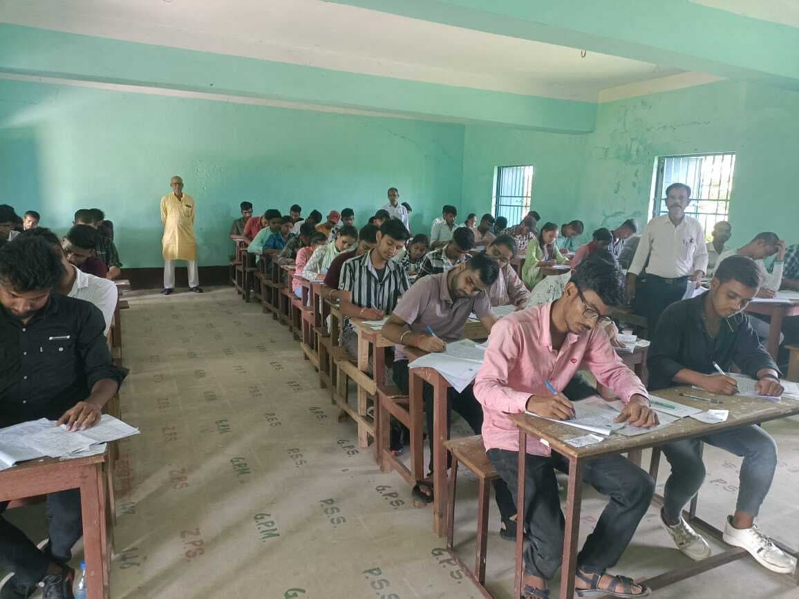 सेमेस्टर टू की परीक्षा में 35 35 परीक्षार्थी  रहे अनुपस्थित