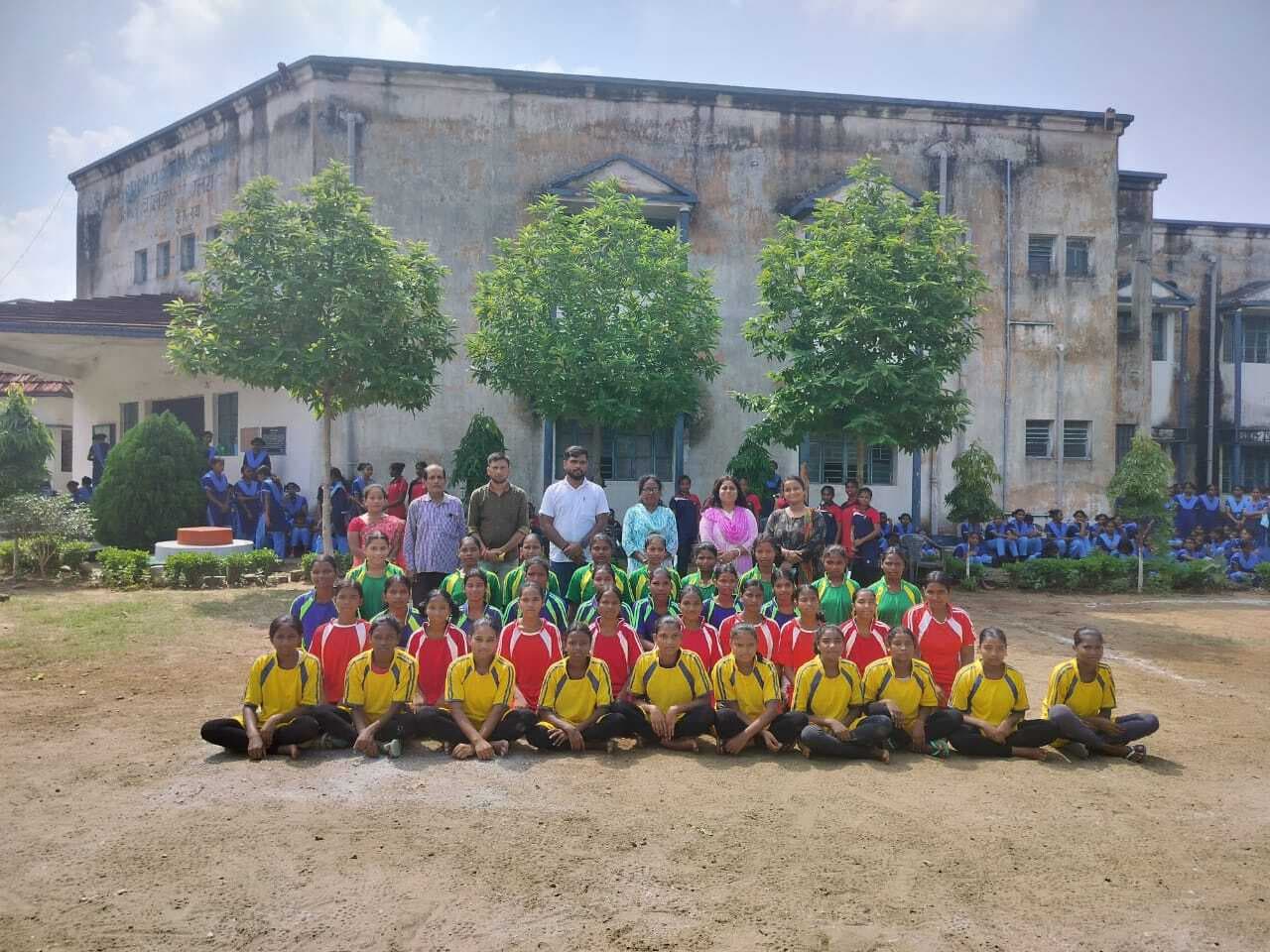 खेल दिवस पर 100 मीटर दौड़ प्रतियोगिता आयोजित