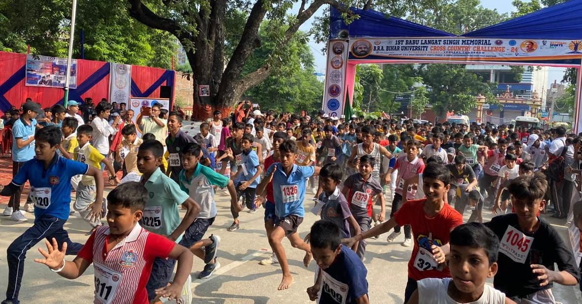 रोड रेस में 28 महाविद्यालय व 43 स्कूलों के 1,585 प्रतिभागियों ने लिया हिस्सा