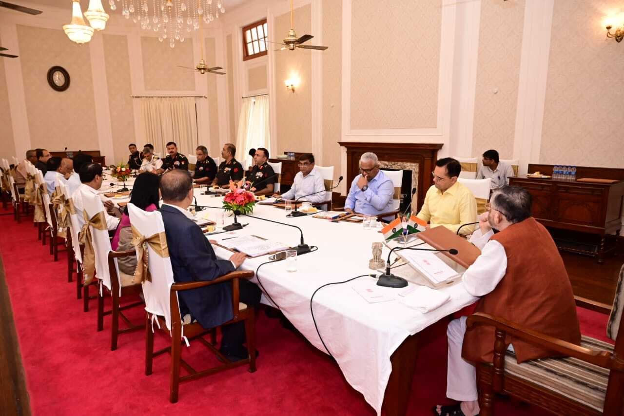 Ranchi news : सैनिक मार्केट में पूर्व सैनिकों को आवंटित दुकानें खाली न करायें : राज्यपाल