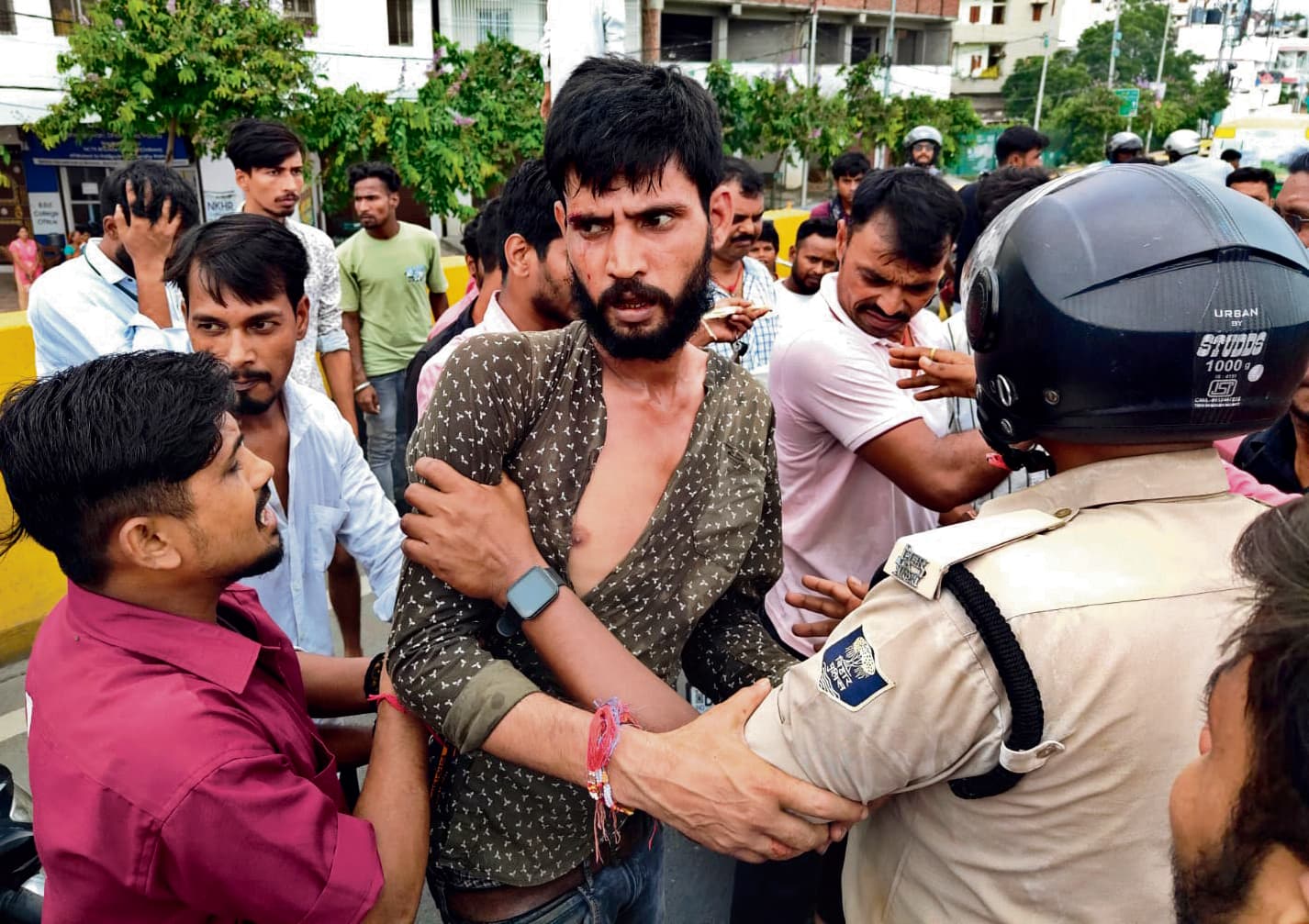 ढाई घंटे में अटल पथ पर विधायक की पत्नीव ऑटो सवार महिला से छीनी सोने की चेन