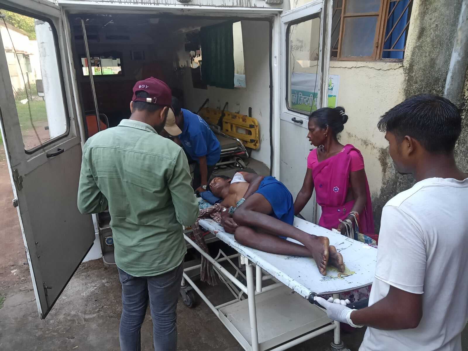 हादसा : तेज रफ्तार टेंपो पलटा, आधा दर्जन यात्री घायल