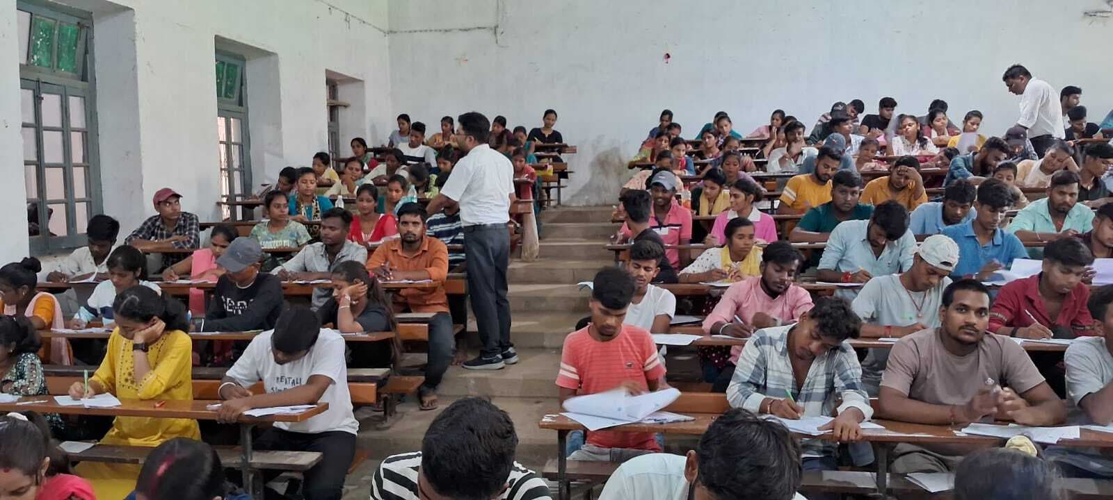 535 परीक्षार्थियों ने छोड़ी स्नातक सेमेस्टर-2 के नौवें दिन की परीक्षा