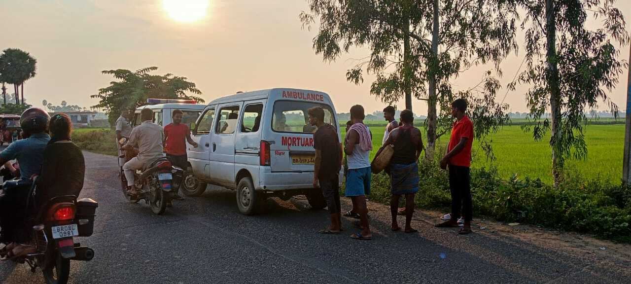 झाड़ी में मिला नवजात शिशु का शव, दिनभर देखने के लिए जुटी रही भीड़