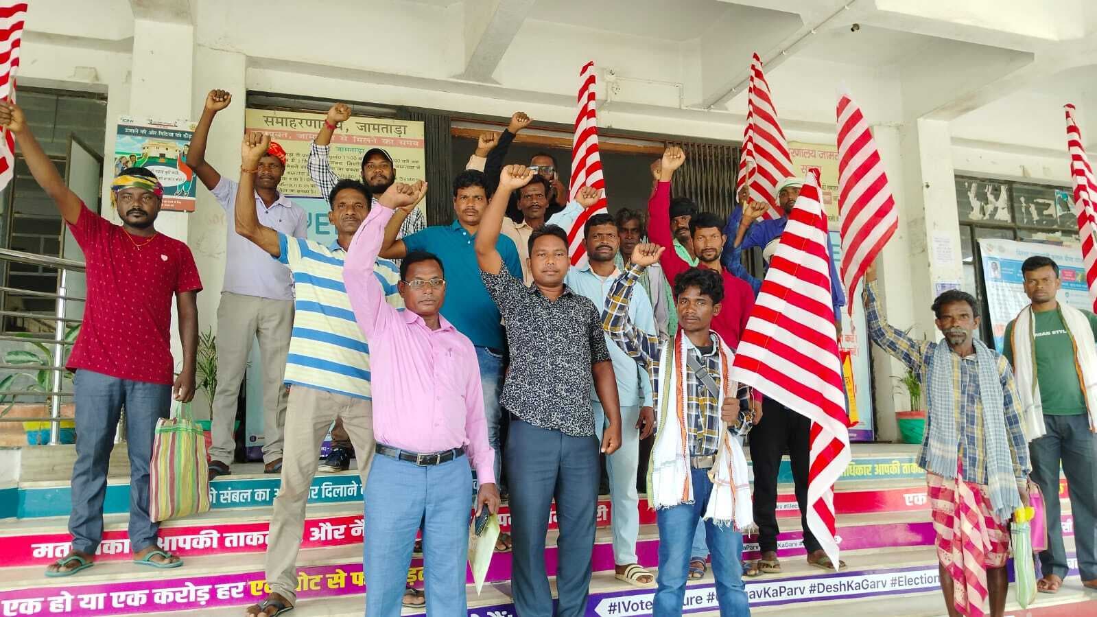 सरना समिति ने डीसी कार्यालय का किया घेराव