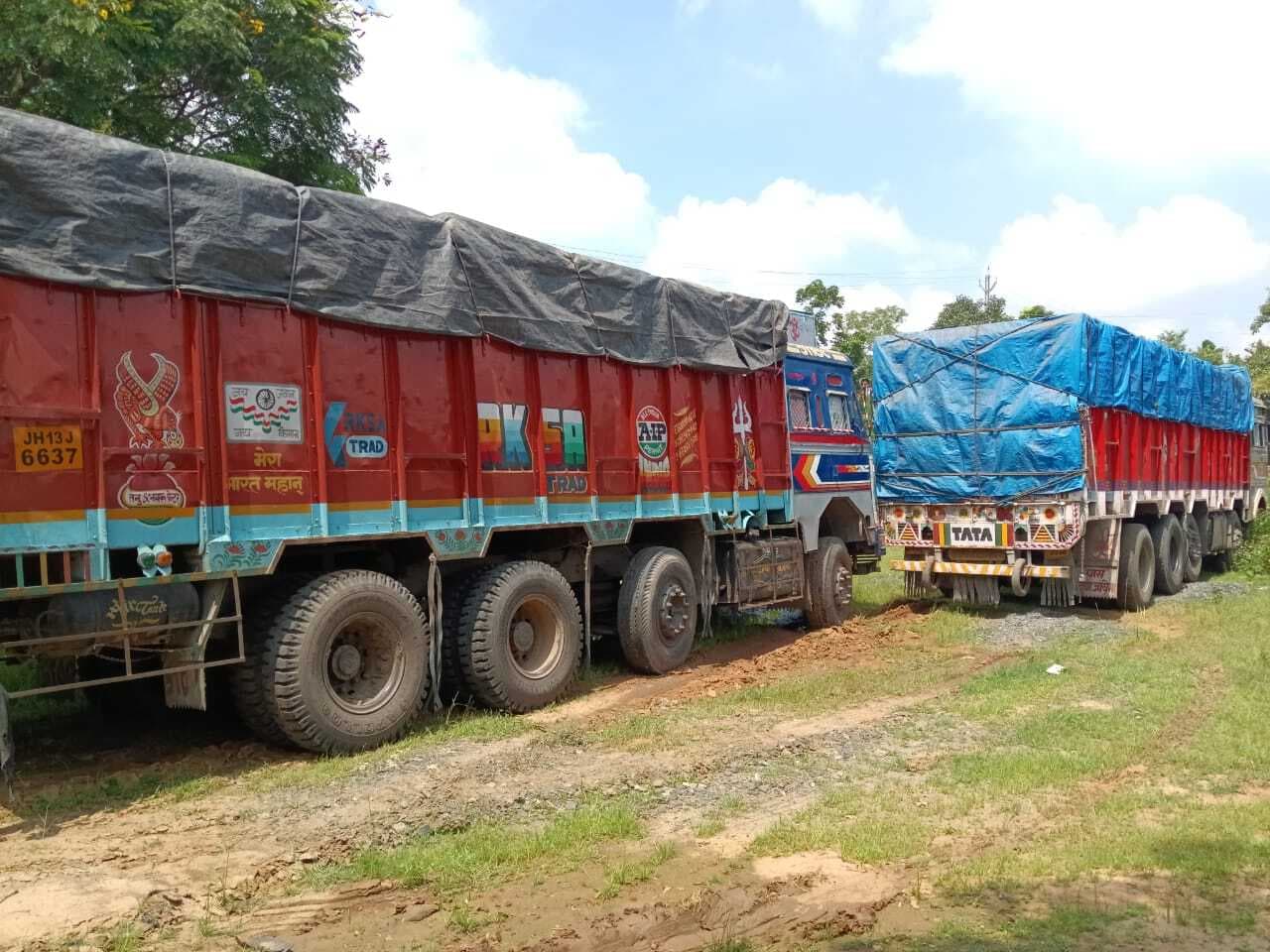 तस्करी कर धनबाद से बिहार जा रहे चार ट्रक कोयला जब्त