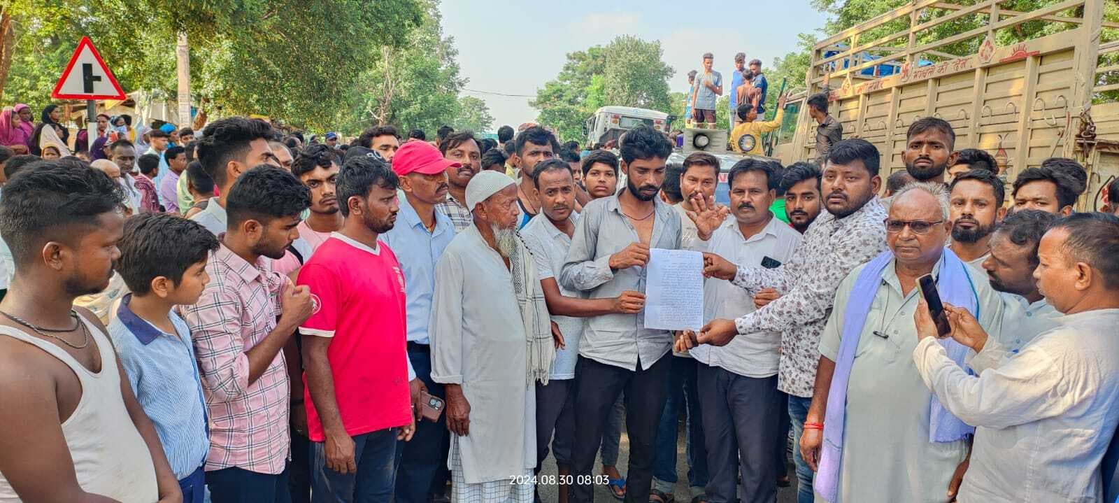 सड़क दुर्घटना में वृद्ध की मौत, सड़क जाम