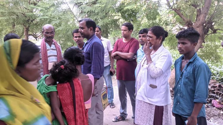 हिसुआ के गांधी टोला में डायरिया से 40 लोग बीमार, एक बच्चे की मौत