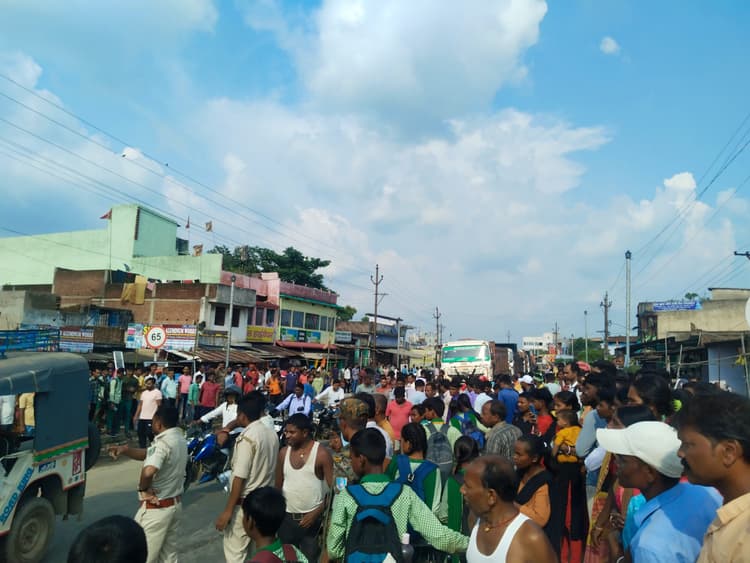 दो सड़क हादसों में एक युवक की मौत व एक गंभीर रूप से घायल