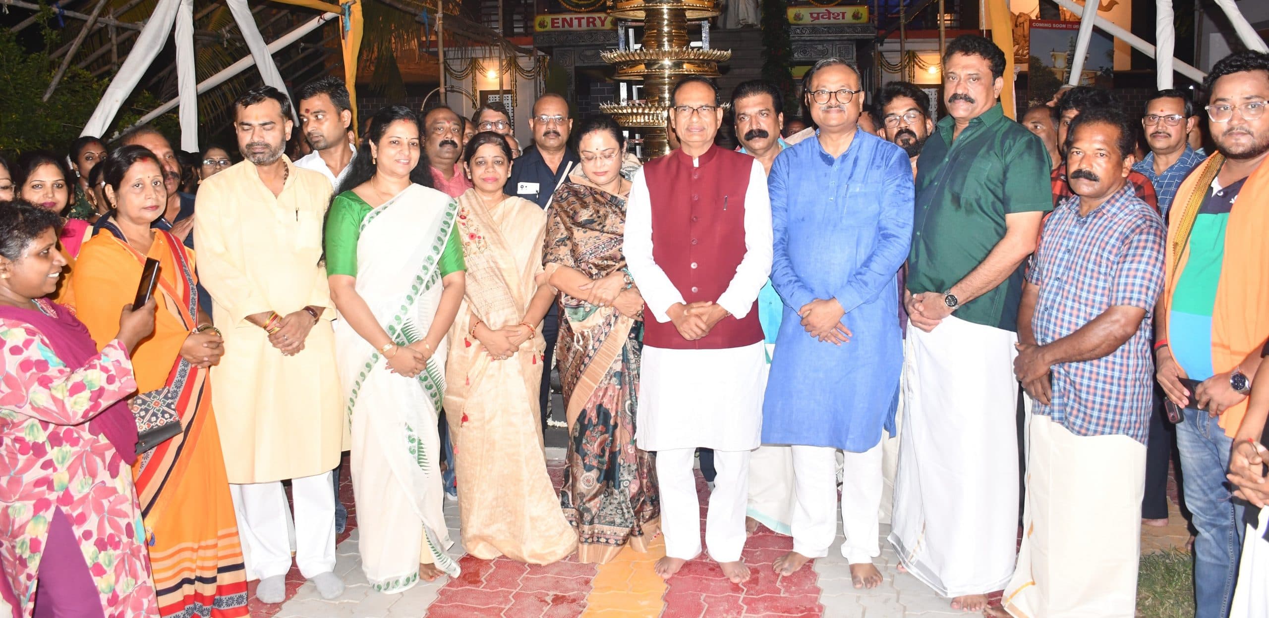 केंद्रीय कृषि मंत्री ने श्री अयप्पा मंदिर में 1008 बाती वाले दीपस्तंभ को किया प्रज्वलित