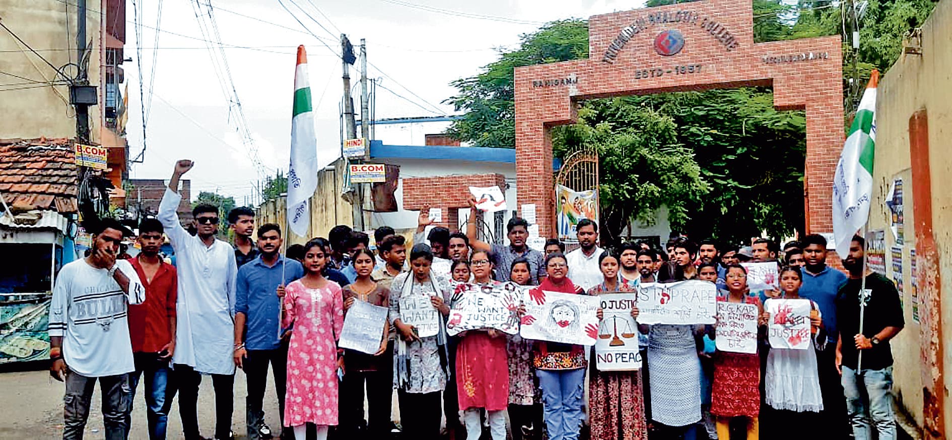 रानीगंज : आरजी कर की घटना के खिलाफ टीएमसीपी का प्रदर्शन