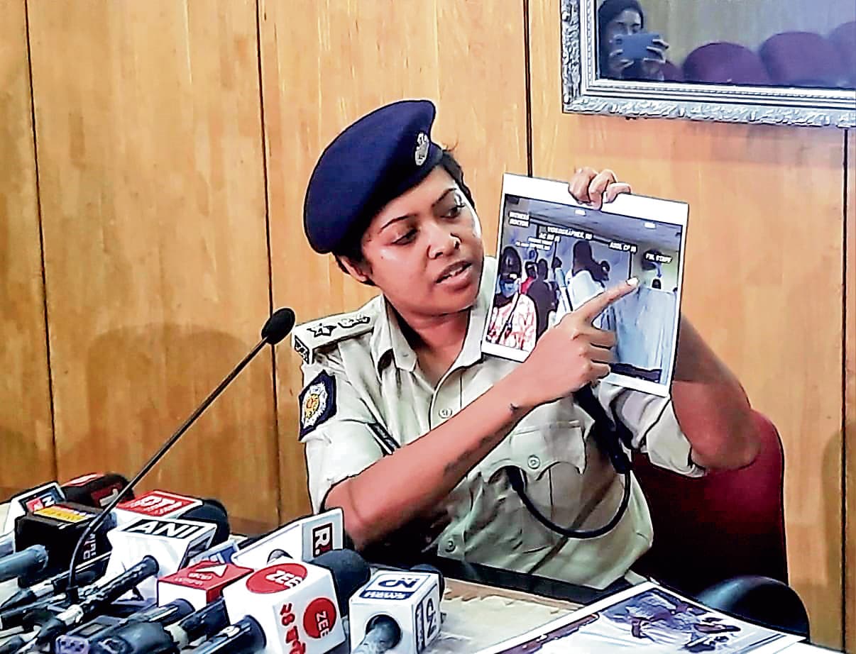 आरजी कर सेमिनार हॉल में 40 फीट घेरे में कौन कौन थे, पुलिस ने तस्वीर दिखा कर बतायी पहचान
