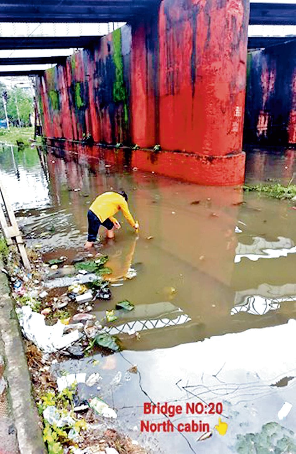 सर्कुलर रेल के यात्रियों के लिए बारिश बन रही मुसीबत