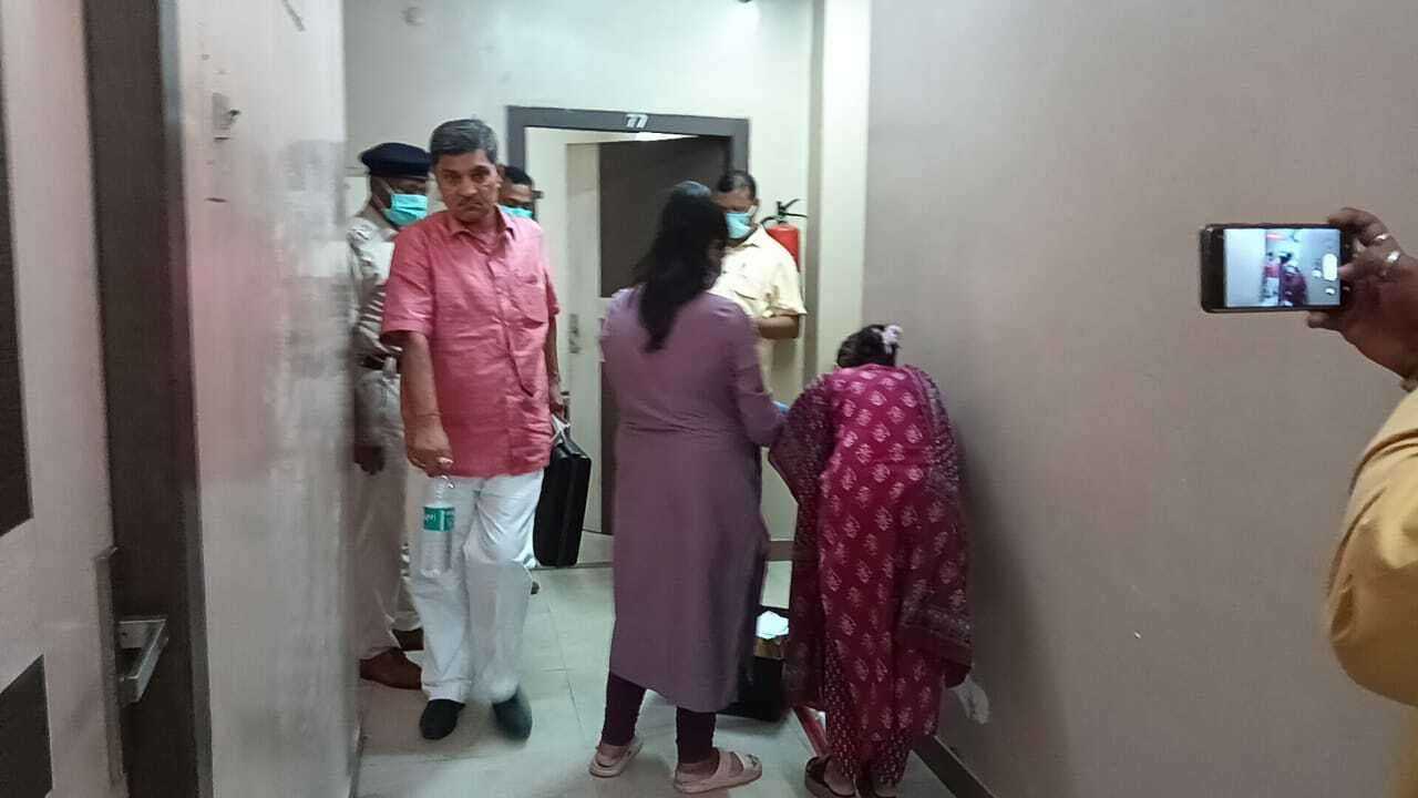Patna : दिल्ली विवि के प्रोफेसर की होटल के कमरे में संदिग्ध परिस्थिति में मौत