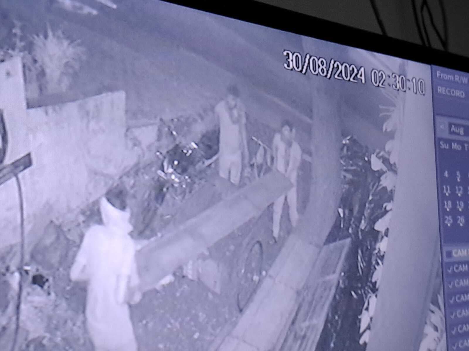 गोल बिल्डिंग के पास गेट-ग्रिल दुकान में लाखों का लोहा ठेला पर उठा ले गये चोर