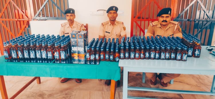 85 लीटर विदेशी शराब, तस्कर चाचा-भतीजा फरार
