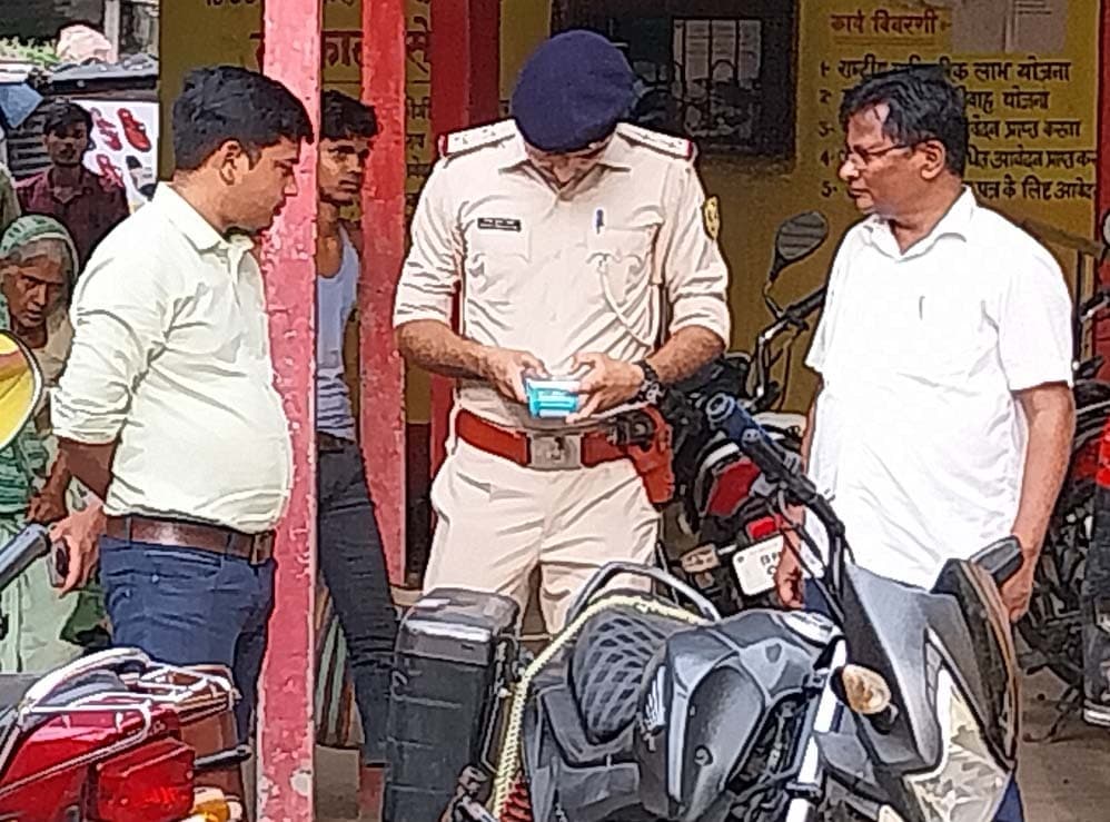 वाहन चेकिंग में 15 हजार का काटा चालान