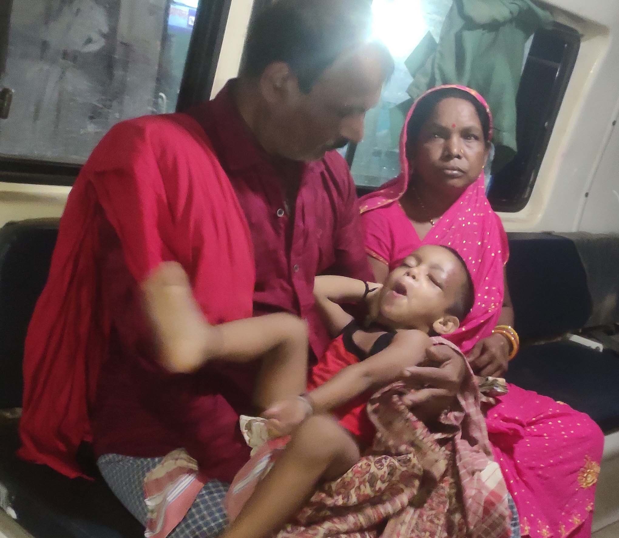 बस से गिरने पर दो साल के बच्चे की स्थिति गंभीर ,रेफर