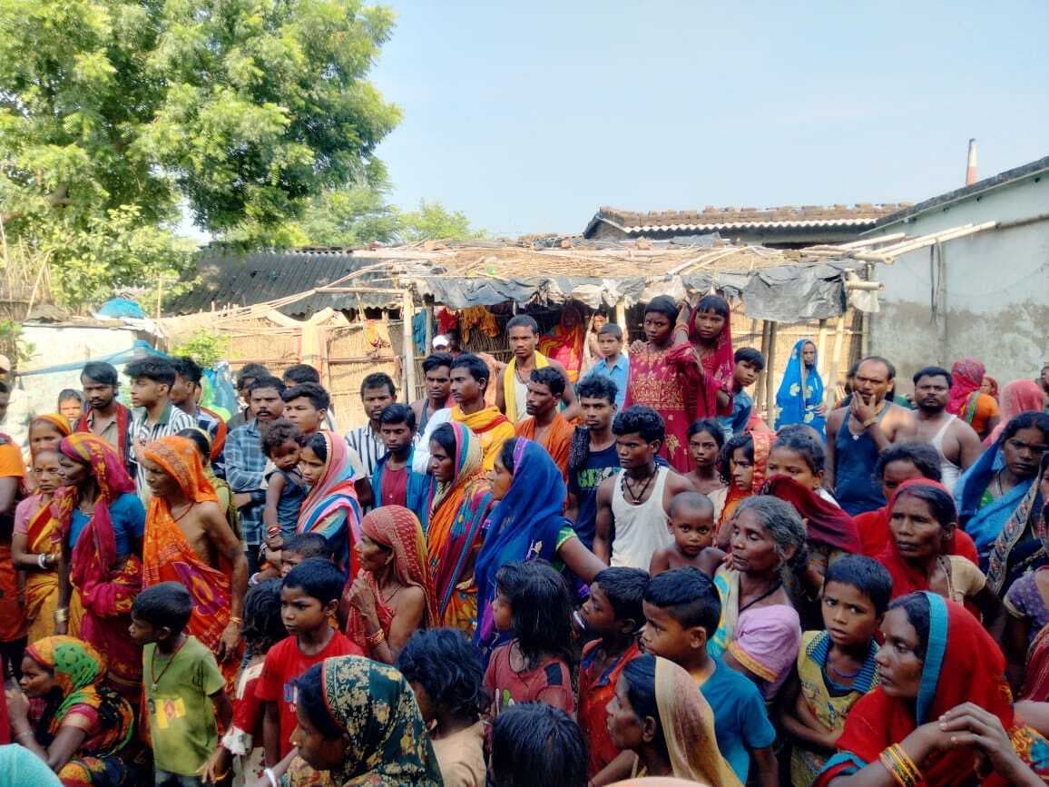 कमरे में फंदे से लटका मिला 24 वर्षीय युवक का शव, सनसनी