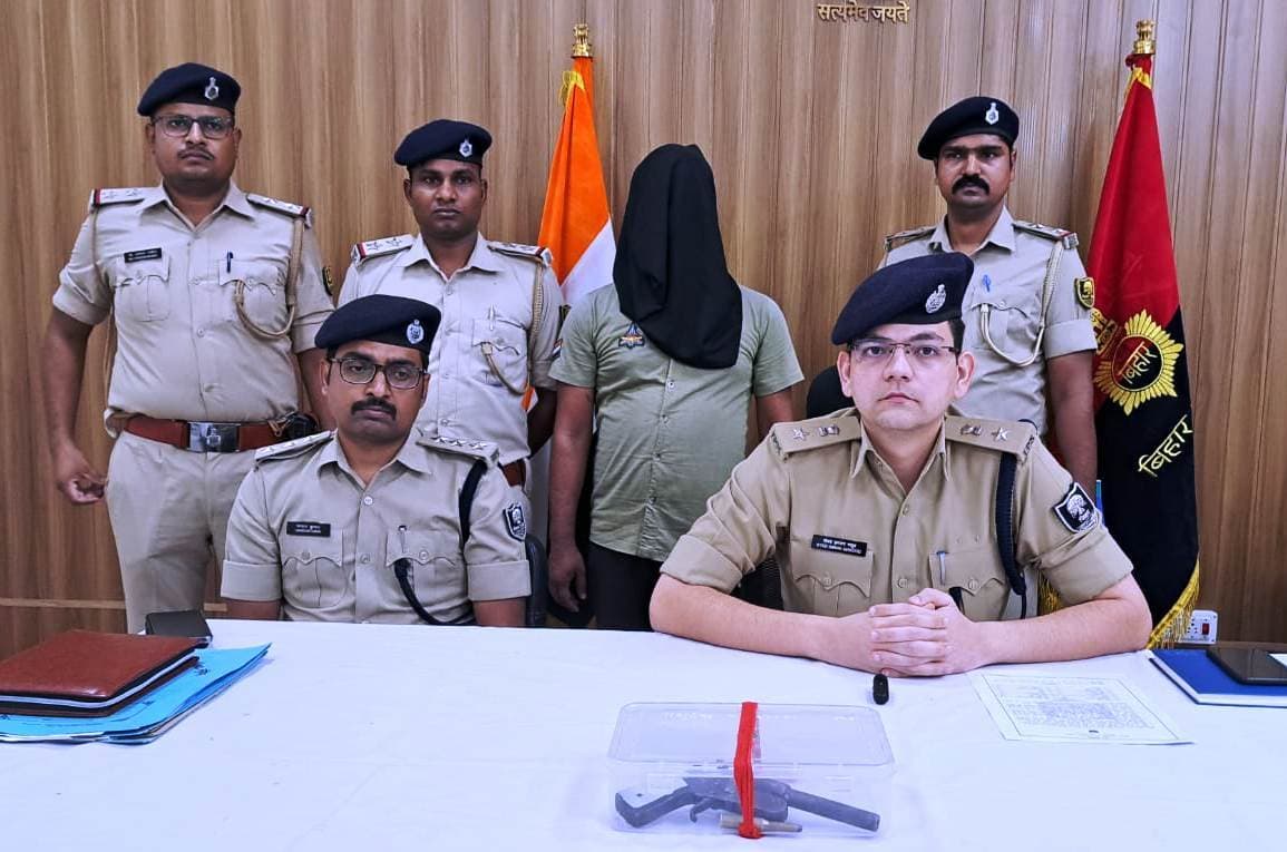 गोलीबारी का आरोपित पांडव यादव ससुराल से गिरफ्तार, देसी कट्टा व कारतूस बरामद