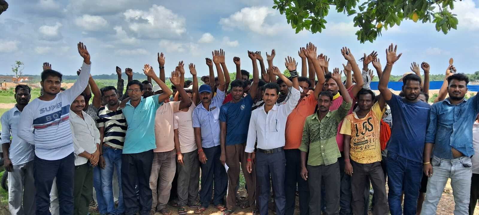 बकाया वेतन की मांग, कोलियरी मजदूरों ने किया प्रदर्शन